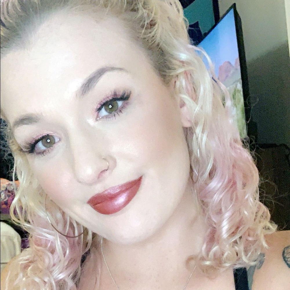 Meet your Posher, Kayla